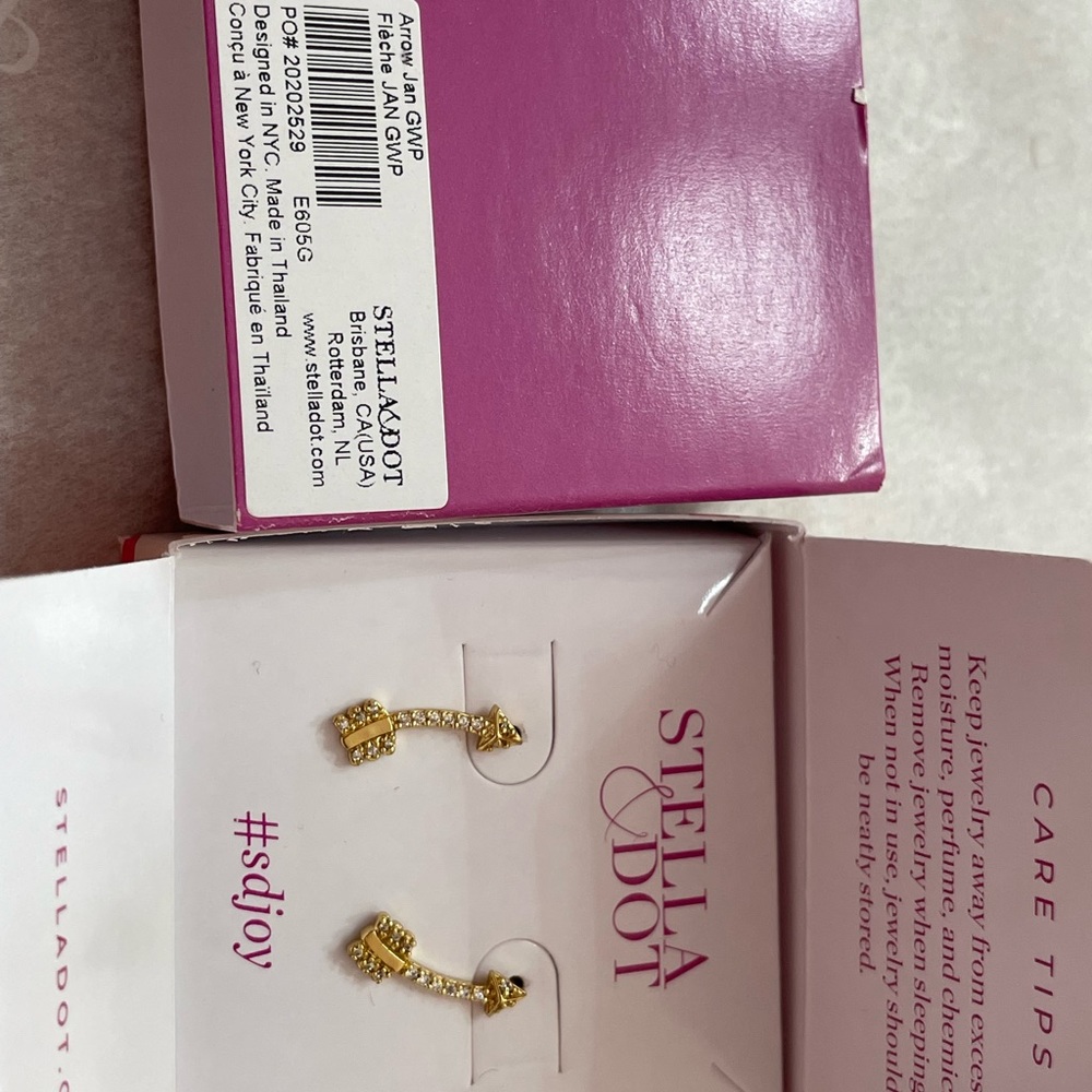 NIB Stella & Dot Gold Arrow Ear Crawler Earrings
